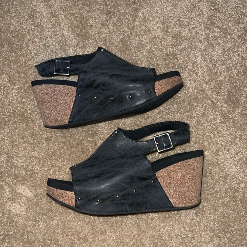 Volatile Division Wedge Black